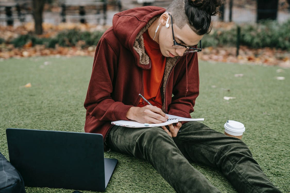 An expository essay is a type of essay whose task is to explain, present, or succinctly describe a specific topic